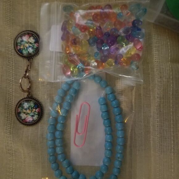 One strand of surprise beads+rainbow drops bundle - Picture 9 of 12